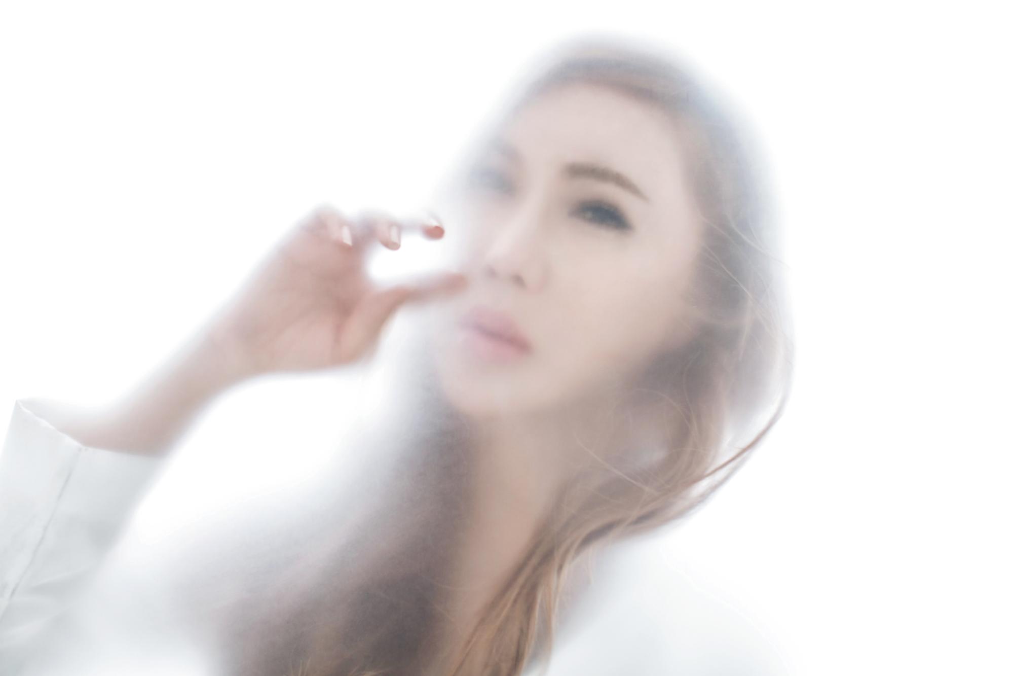 關於跟原生家庭的拉扯,在父親過世後,也來到一個句點。