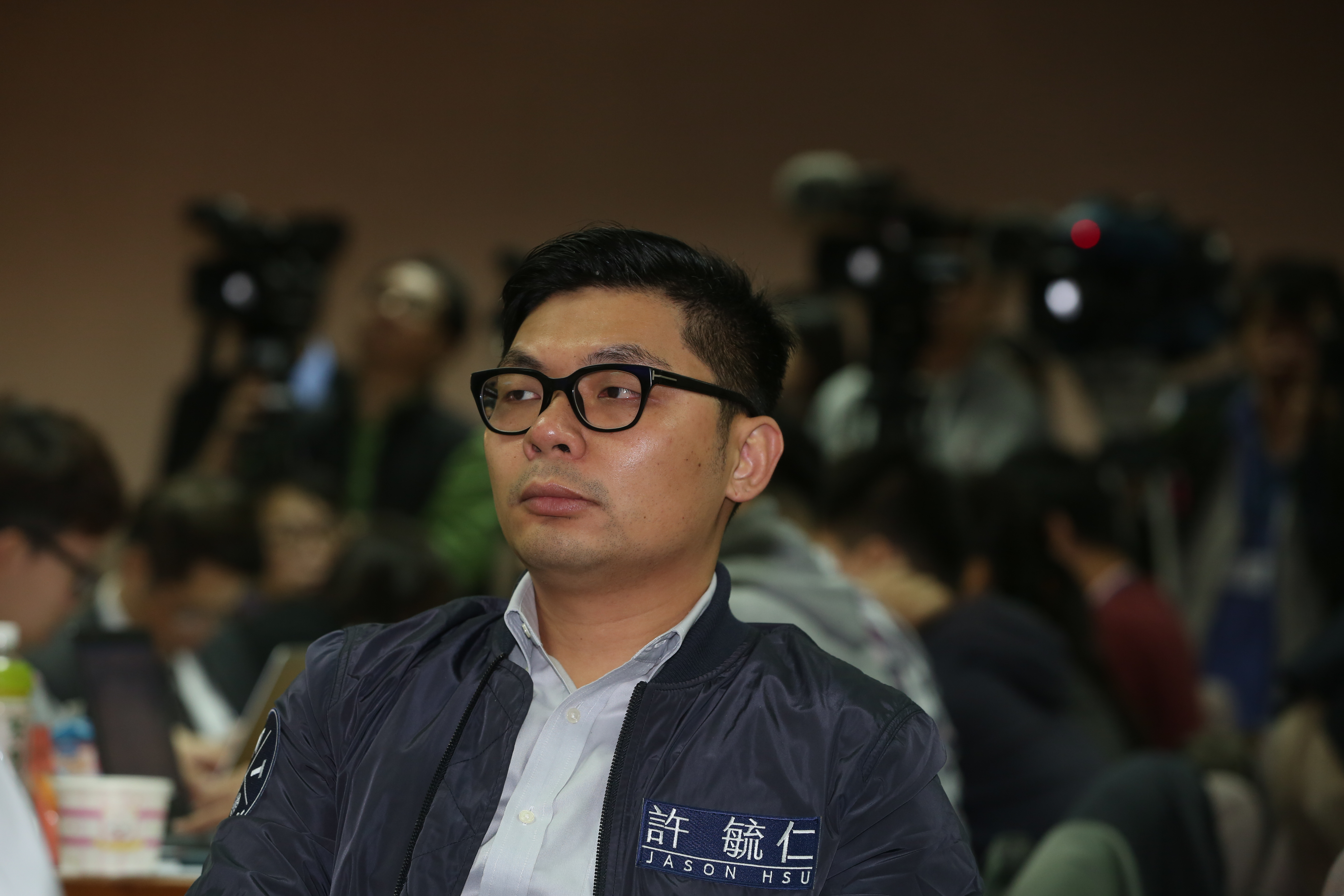 立委許毓仁認為，政府對Uber採取重罰政策是最懶惰的做法。