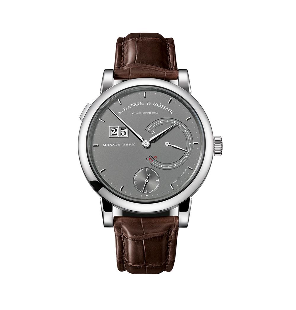 Lange 31今年新增白金版本，限量100枚，定價NT$ 4,673,000。