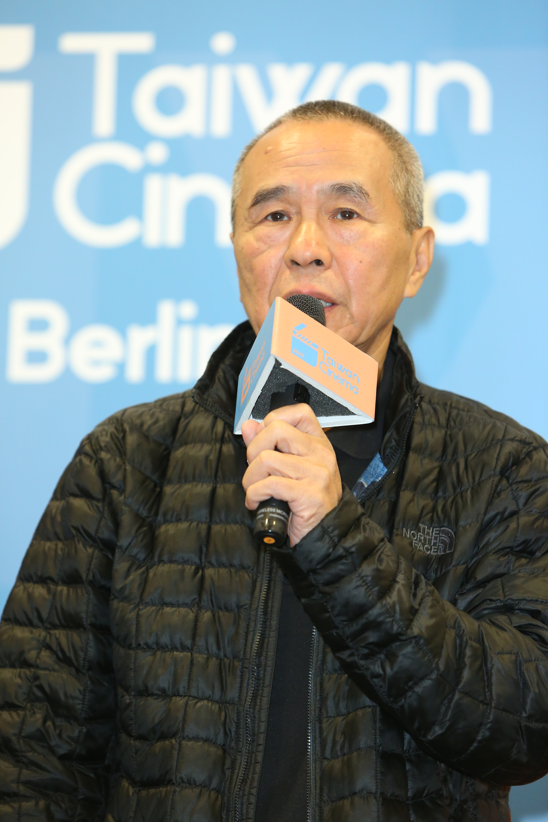 侯孝賢受訪時言語直率。