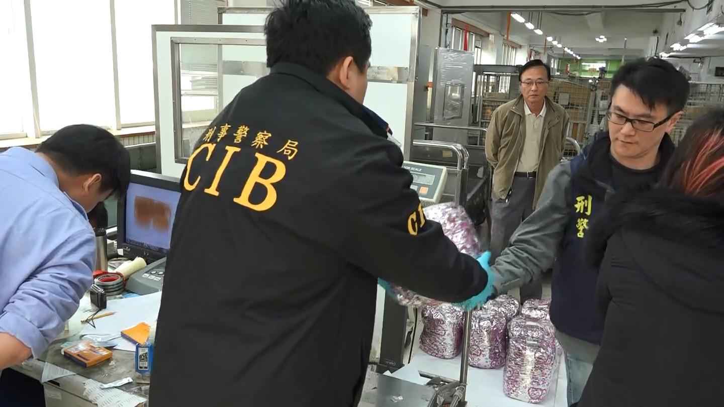 警方將查扣的恰特草，帶回刑事局化驗。