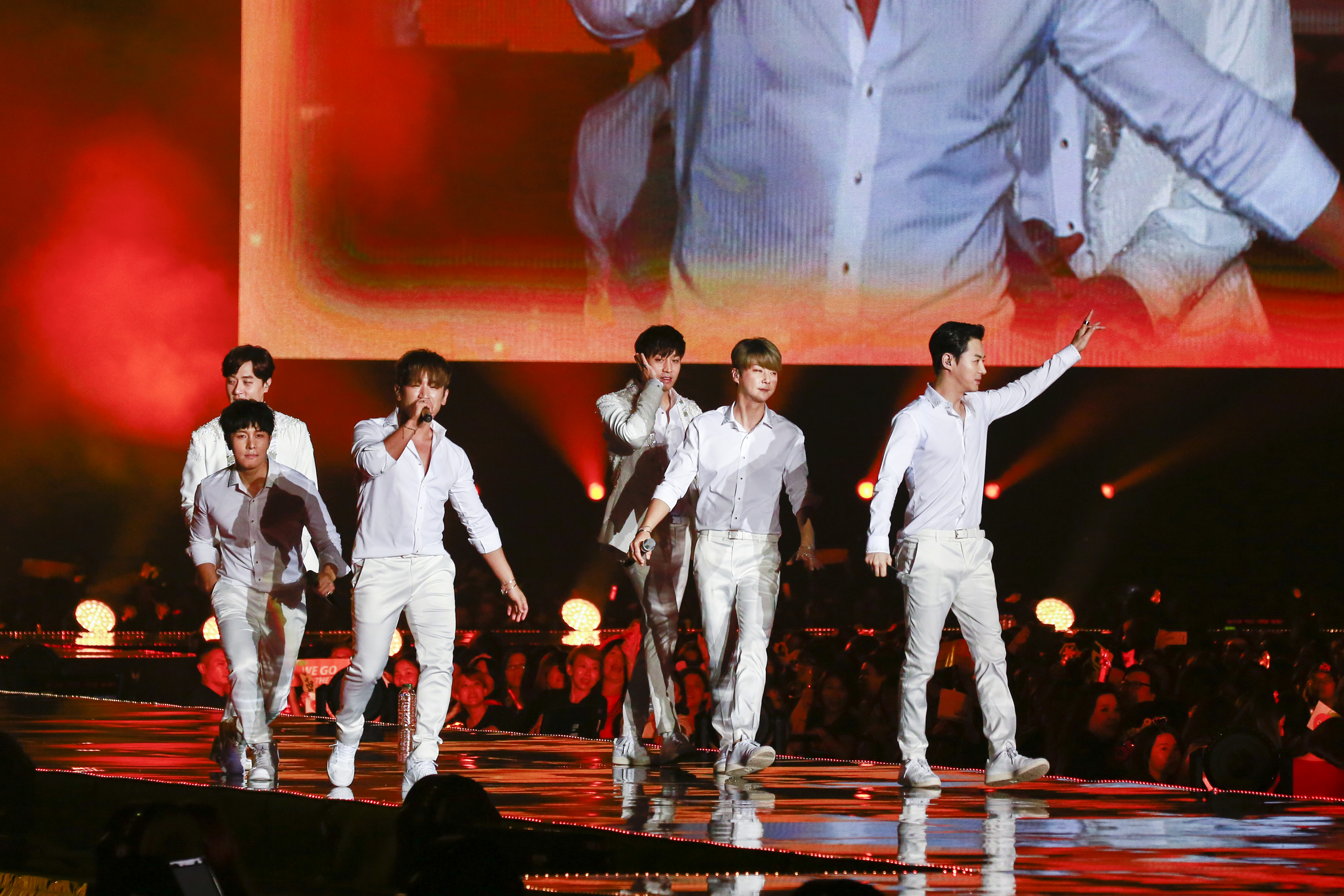 【圖多有片】長壽偶像「神話」來台開唱　他竟吻了Eric