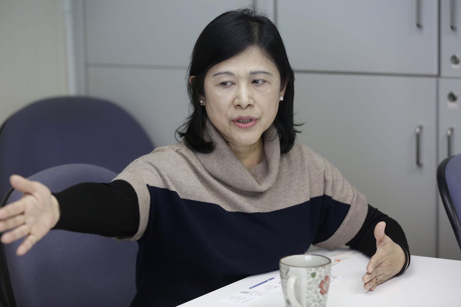 台紙總經理余美玲表示,台紙現在已經沒有監察人可以行使職權,如果三月底以前沒有召開股東臨時會選出監察人通過財報,台紙將面臨股票暫停交易的處分。