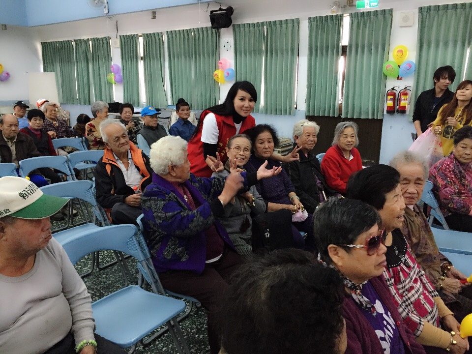 董念台對邱惠美印象很好，稱讚她常常『為善』，不時捐贈米給弱勢，更會替弱勢發聲