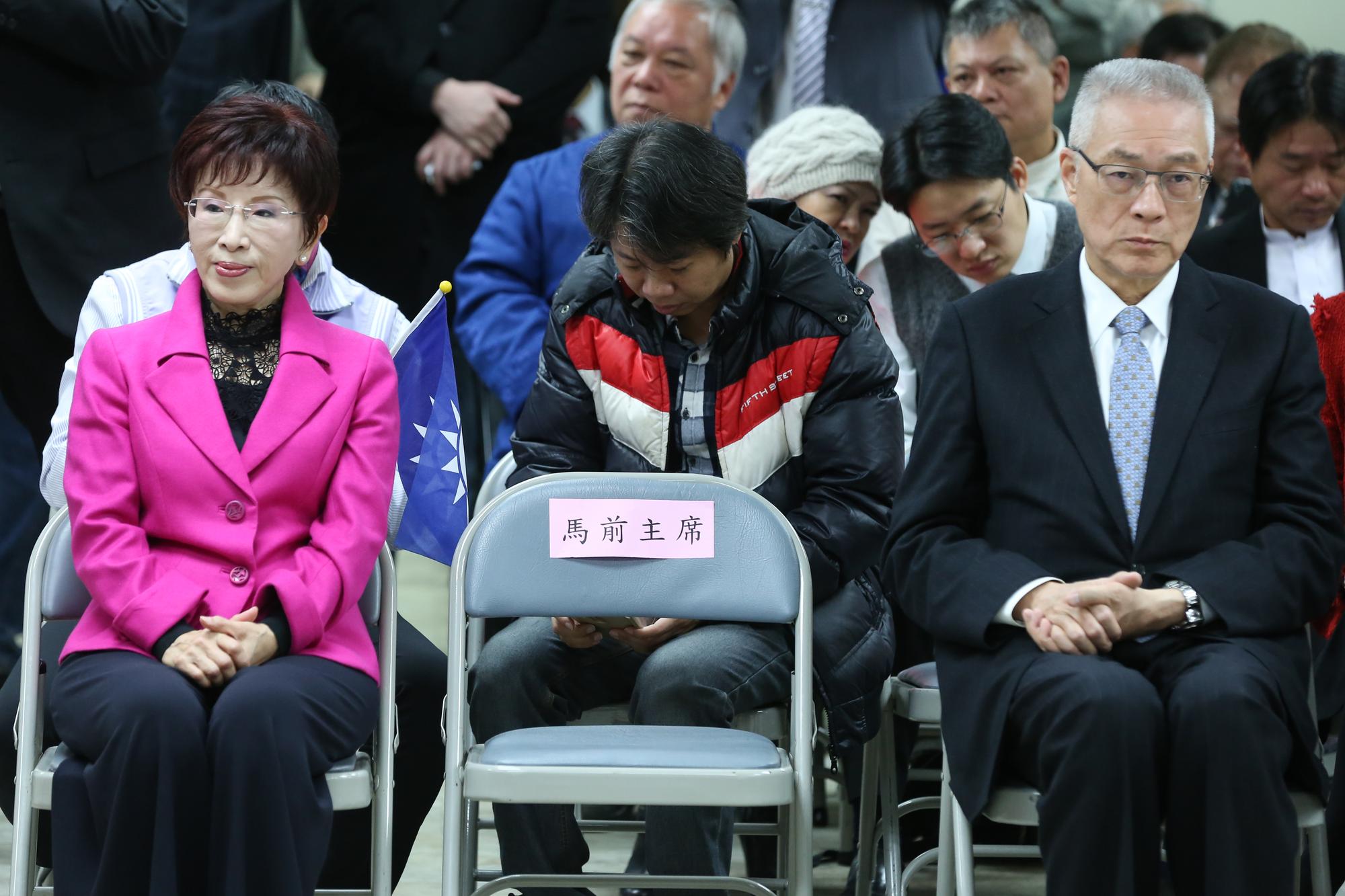前副總統吳敦義對洪秀柱更改黨主席選舉遊戲規則大感不滿，希望其他候選人能共同監督。