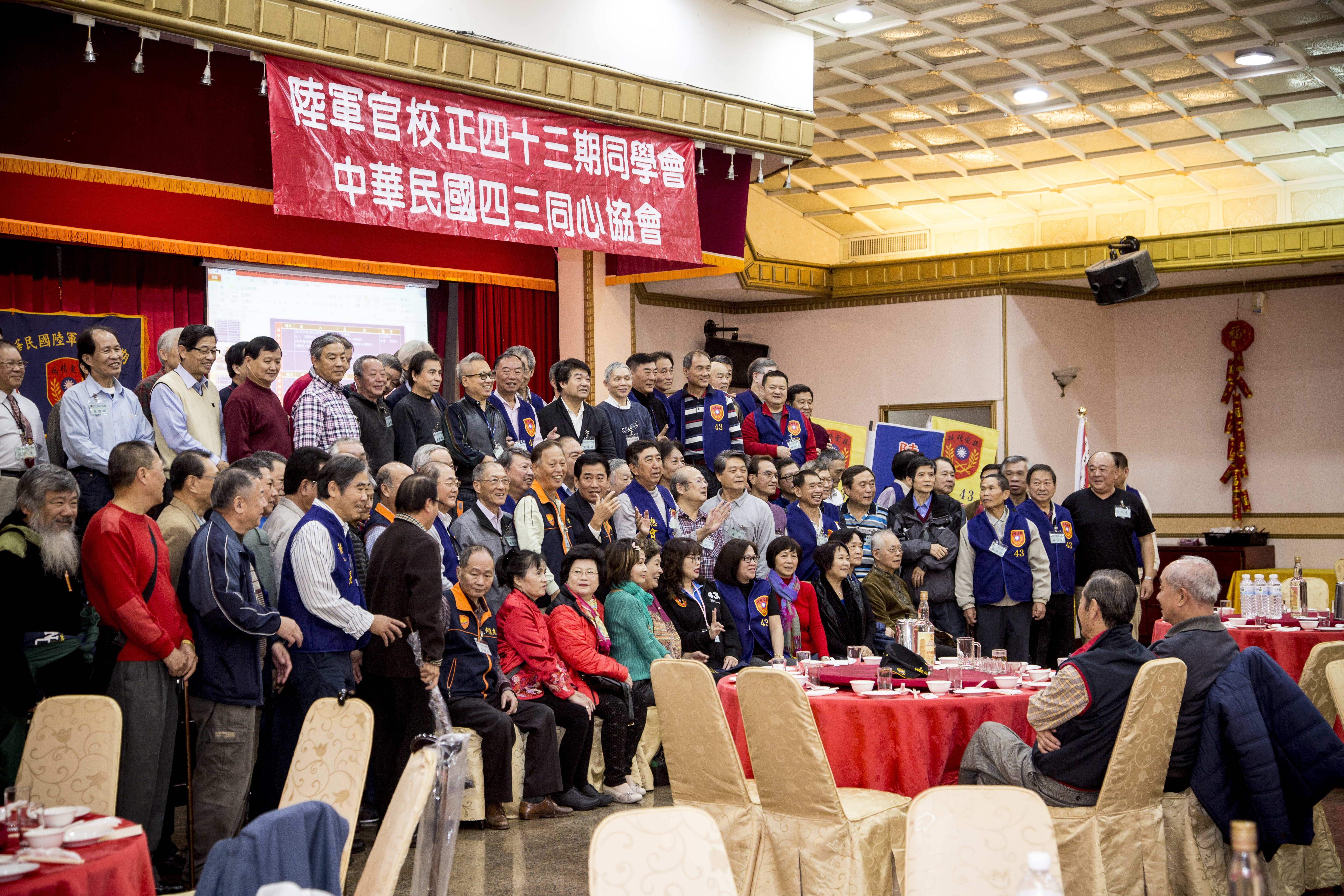 洪秀柱認為自己的出身背景可獲黃復興黨派支持，前副總統吳敦義則強調自己才是庶民。