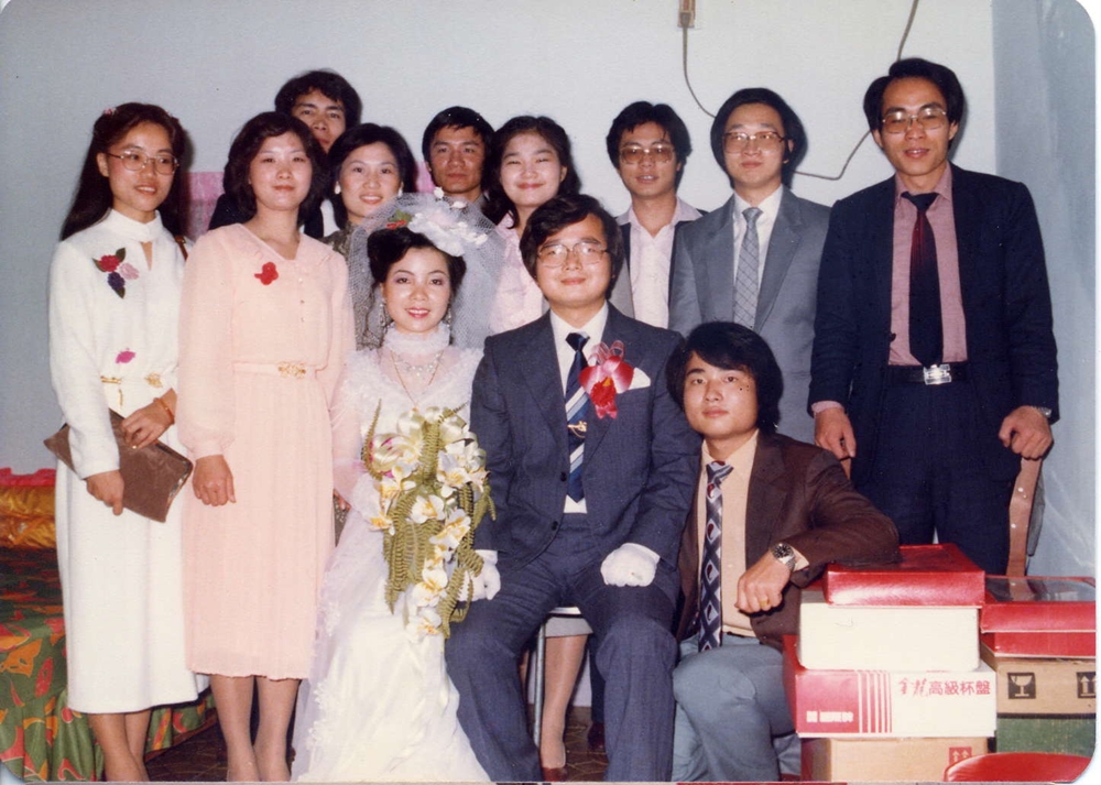李志誠靠著天天到醫院站崗,打動醫院之花林瓊婉。(柏諦提供)