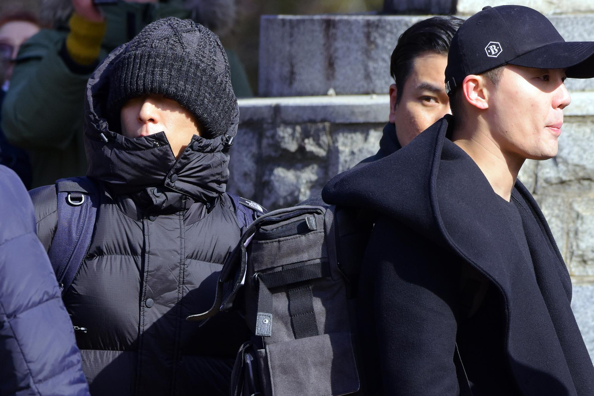 BIGBANG成員T.O.P與JYJ成員金俊秀於9日同天入伍