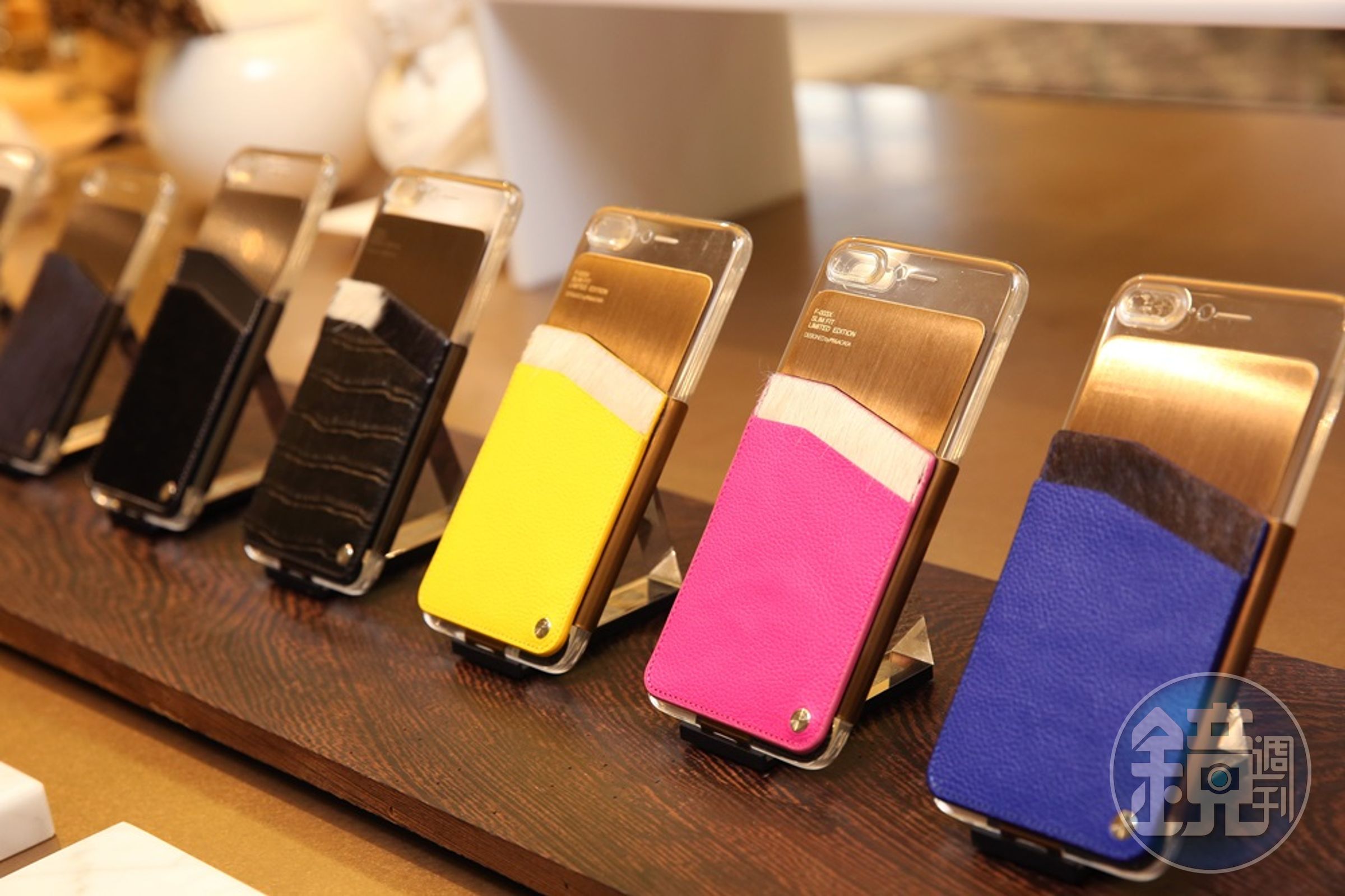 PEGACASA x MOMOS MARCH推出的聯名系列手機殼，相當輕薄精緻。