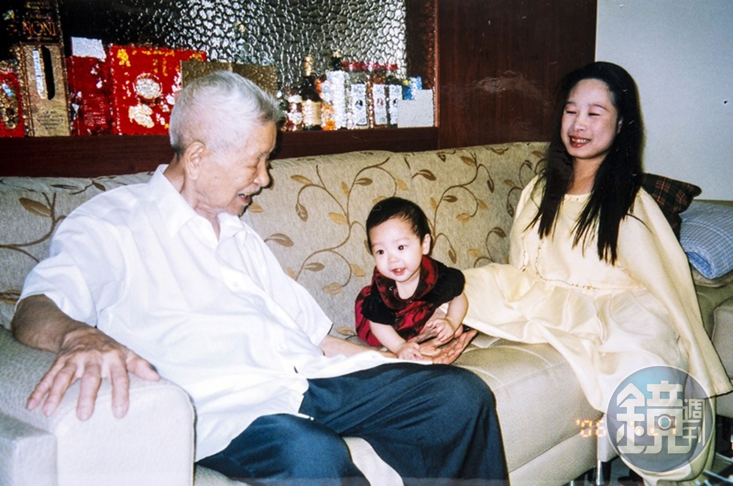 楊恩典（右）為女兒命名貞德，名字靈感也來自於爸爸楊煦（左）。（楊恩典提供）