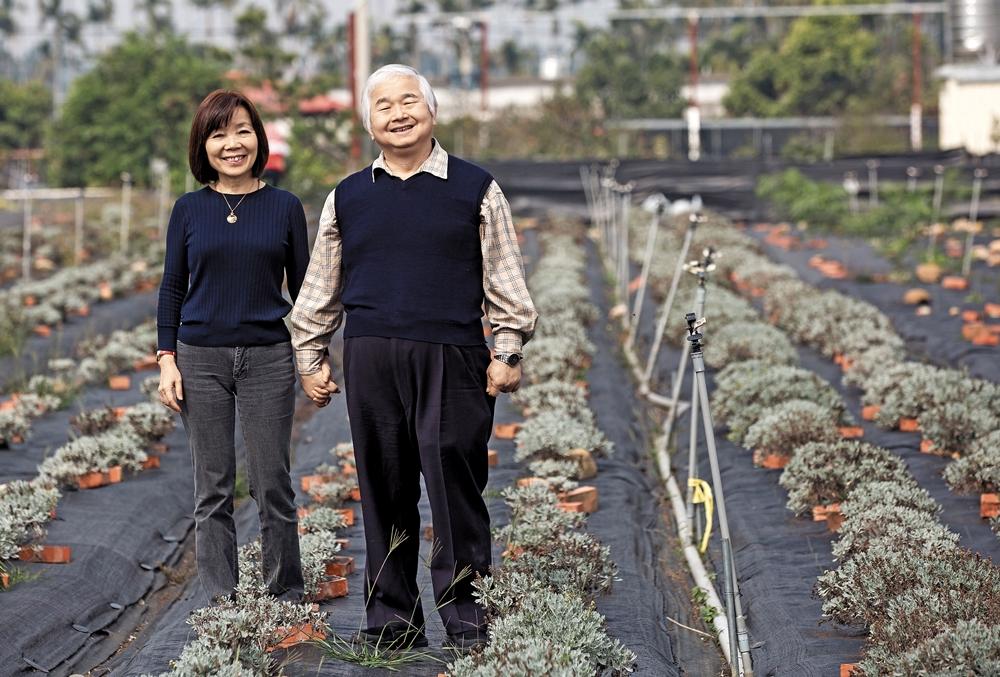 柏諦集團總裁李志誠（右）與妻子林瓊婉白手起家，推出系列中草藥保養、保健品，打造年營業額25億元事業版圖。