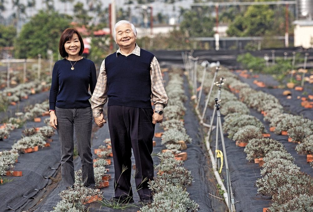 柏諦集團總裁李志誠（右）與妻子林瓊婉白手起家，推出系列中草藥保養、保健品，打造年營業額25億元事業版圖。
