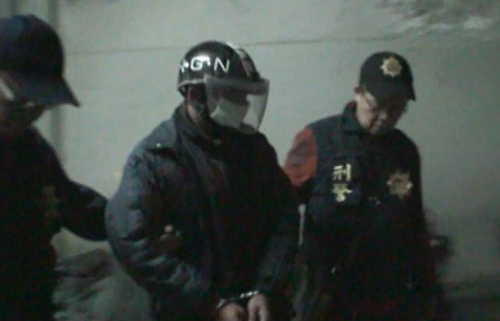 王嫌投案後,還矢口否認殺人,警方出示證據後,讓他百口莫辯。