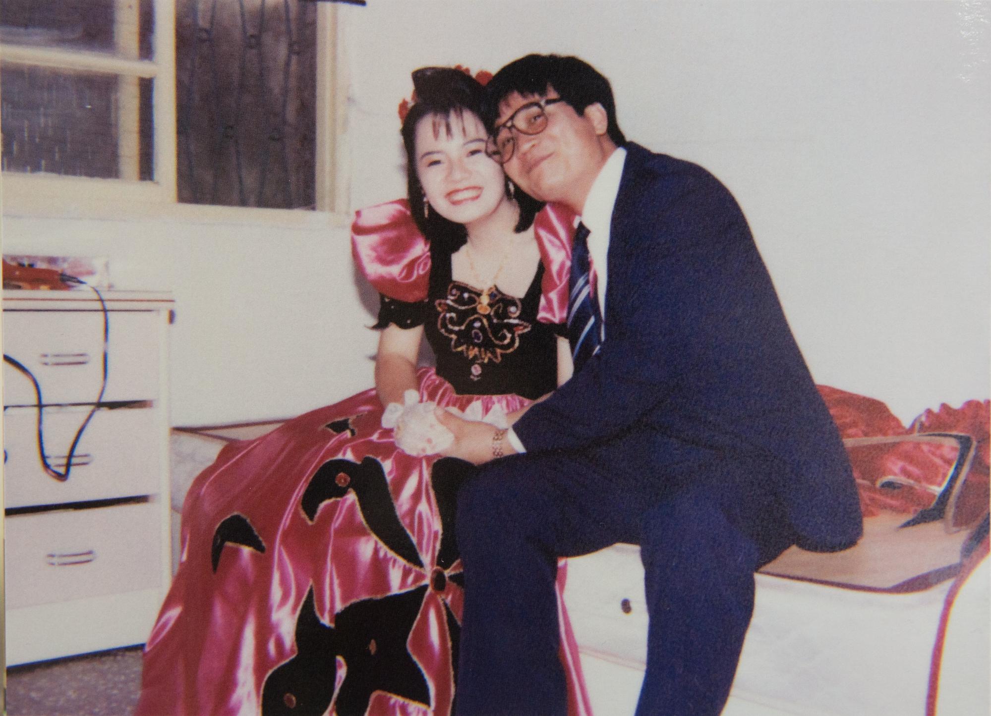 楊雪惠（左）與阿福（右）初戀就結婚，當年她才21歲，至今仍常想起當時的甜蜜模樣。（楊雪惠提供）
