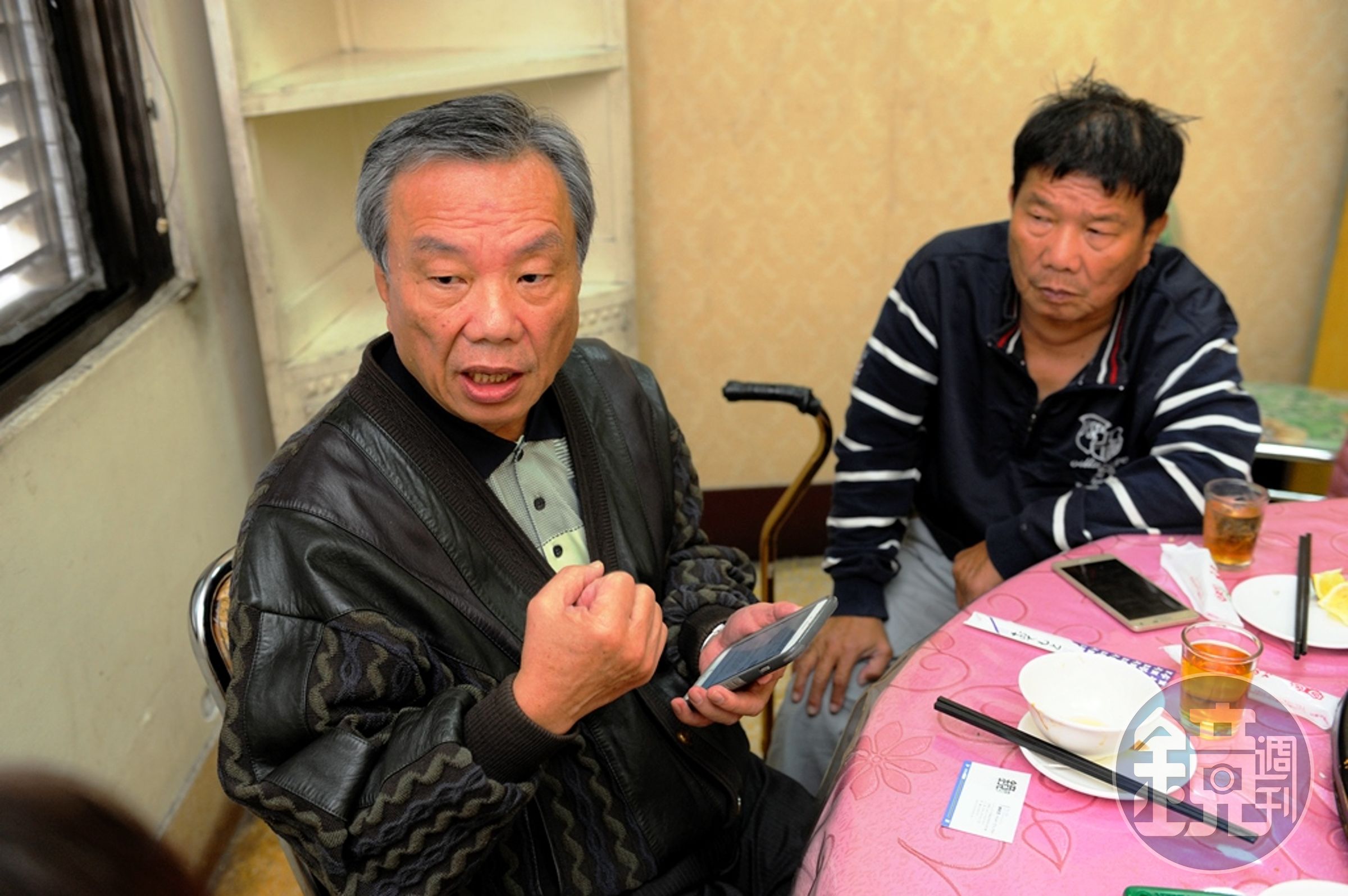 「呷七碗」老闆李東原為了替弟弟打抱不平，控告弟媳侵權獲賠，並獲判可撤銷對於弟媳的商標贈與。