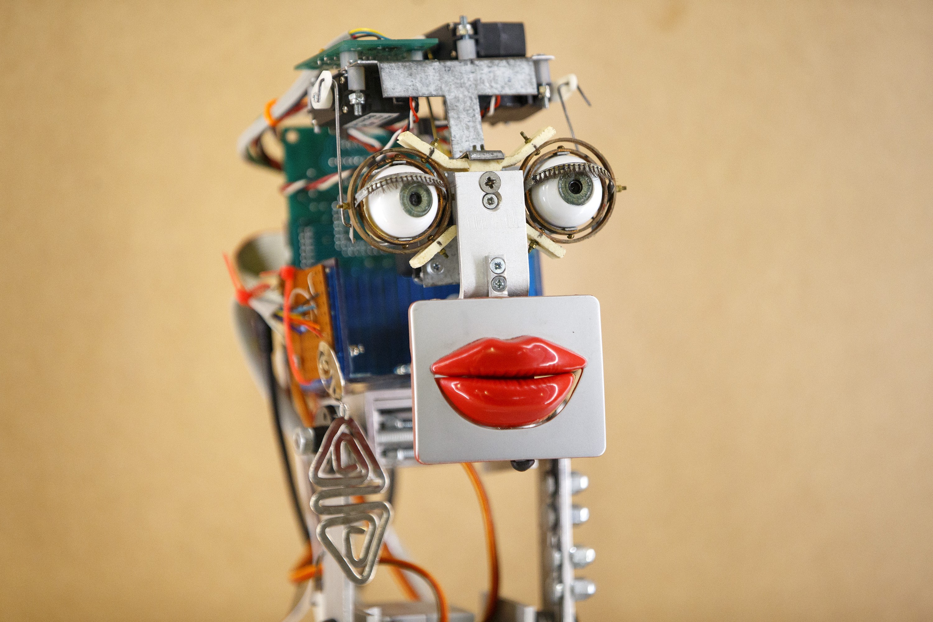 被機器開除的日子不遠了？ 白領AI來勢洶洶  經理人、作家、演員也難倖免