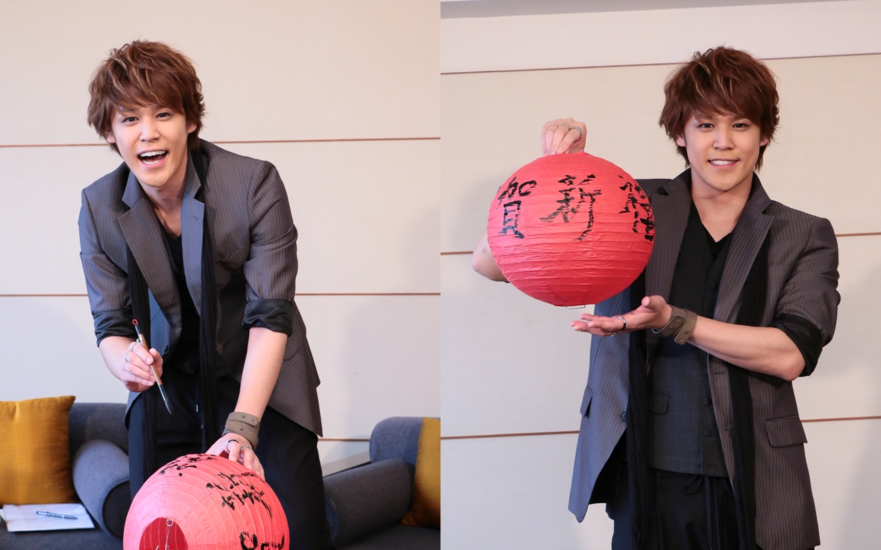 宮野真守揮毫寫「宮賀新禧」慶元宵。（華納提供）