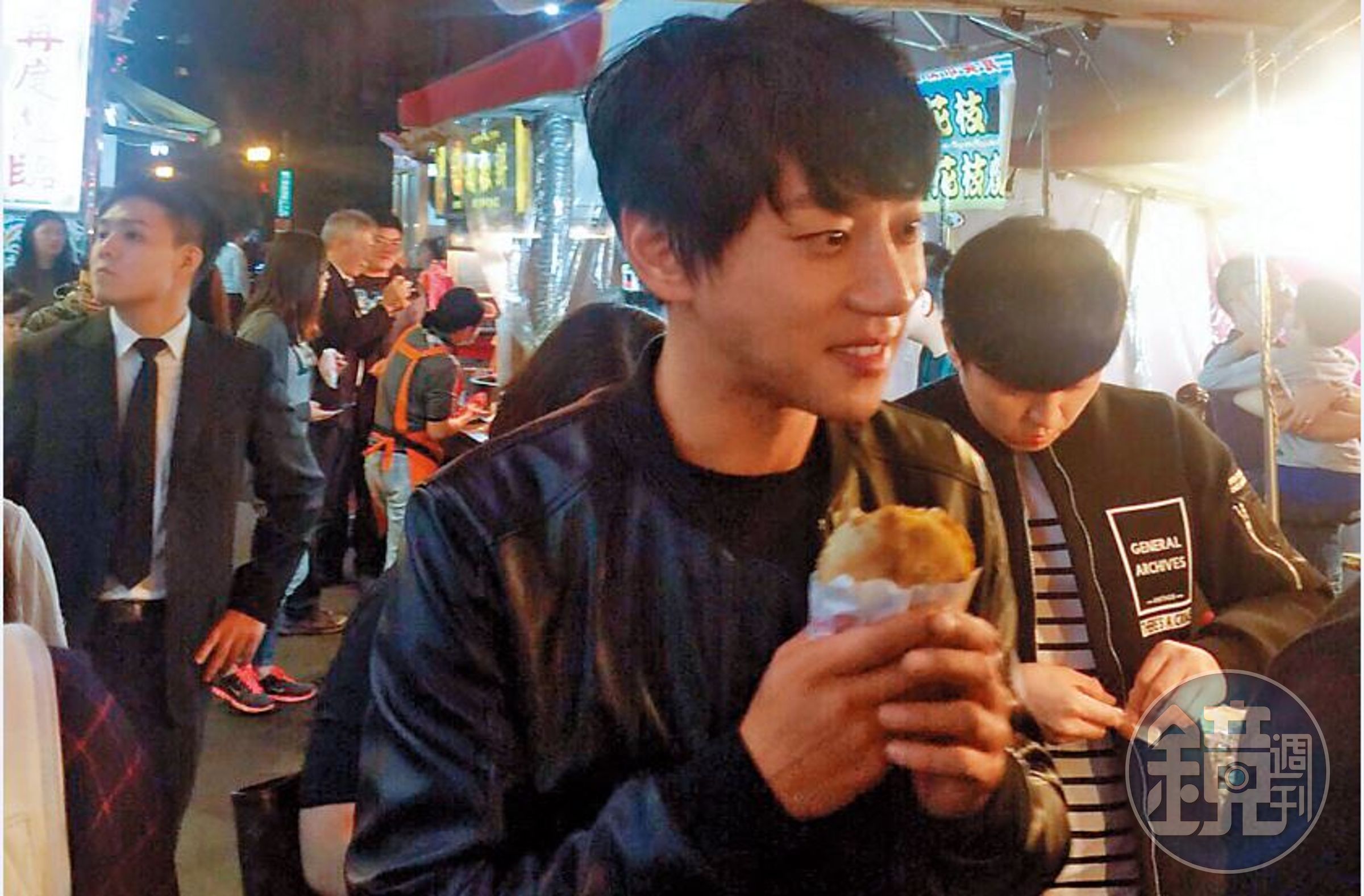 黃致列來台後，前往饒河街觀光夜市體驗台灣文化，並未到法式餐廳用餐。（讀者提供）