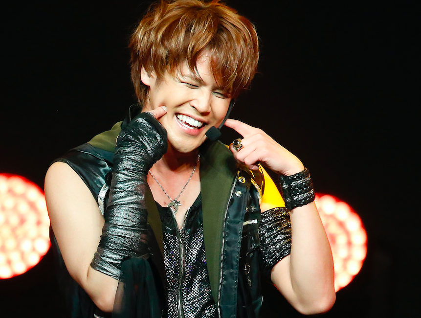 宮野真守演唱會賣萌又秀肌肉，看得台下粉絲尖叫連連。