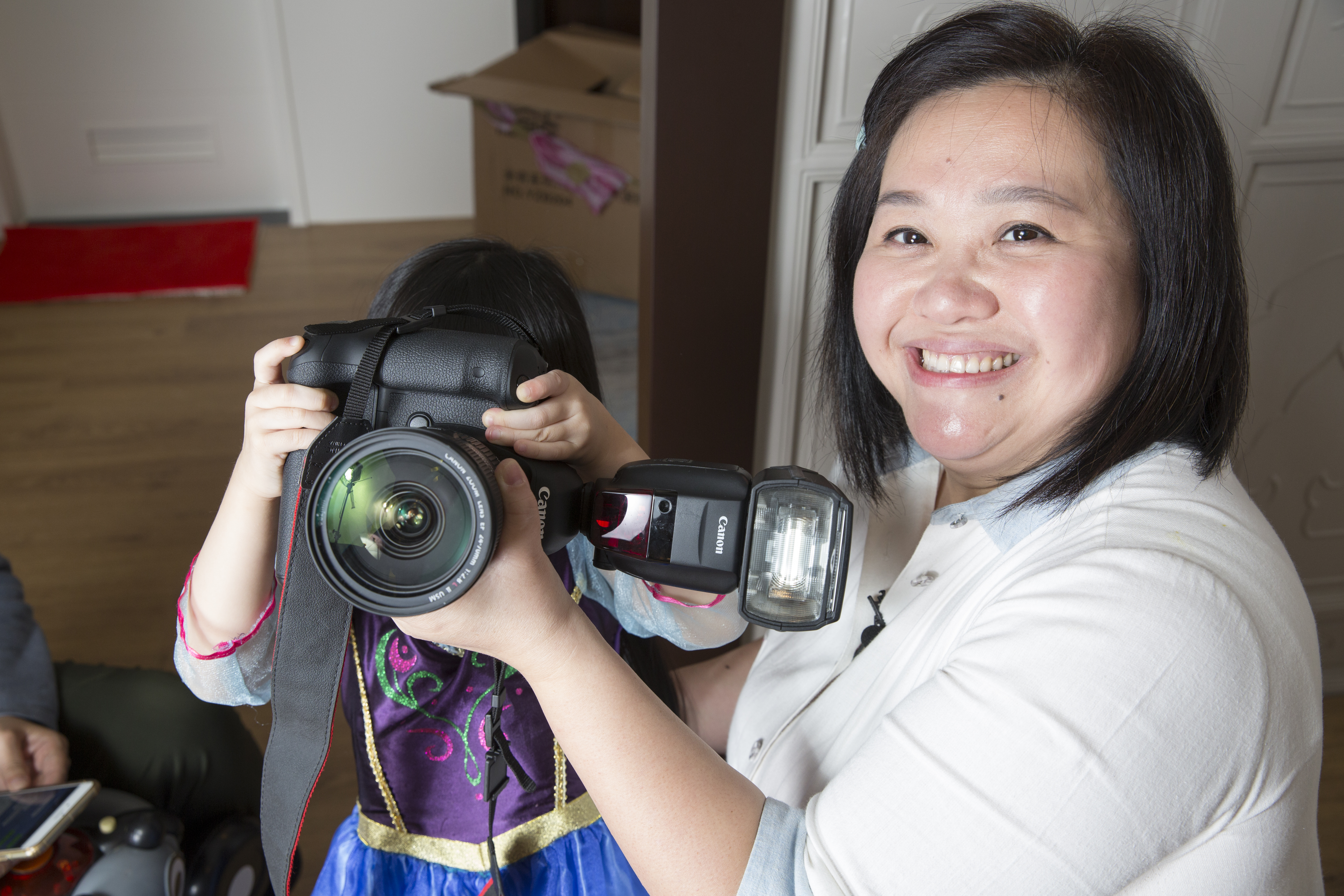 鍾欣凌回家應付兔寶、二寶兩個女兒，展現了超強耐性，當然也印證了自己是個優秀兒童節目主持人。