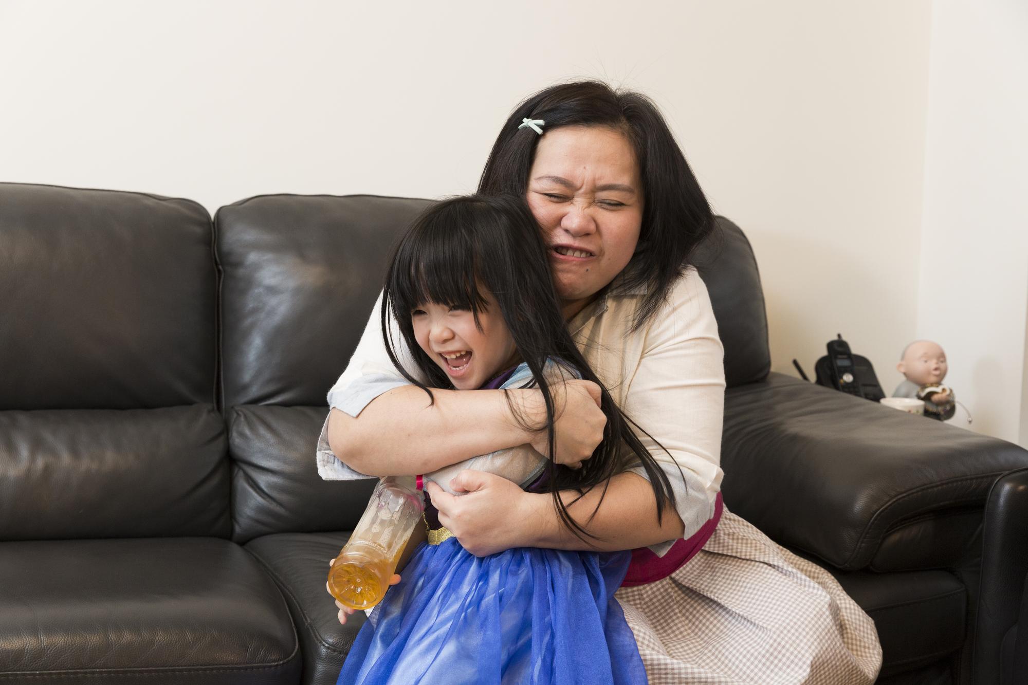 鍾欣凌的媽媽常常心疼的看著女兒背影說:「你很像陀螺一樣轉個不停耶……啊那麼忙,怎麼都不會瘦?」