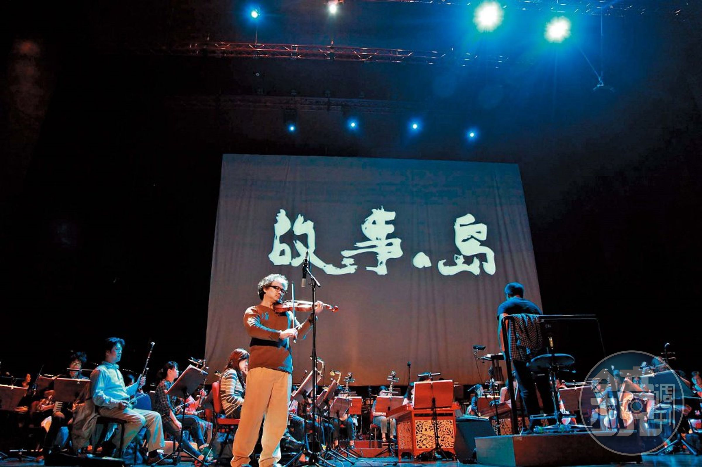 李欣芸2012年首次在國家音樂廳舉行個人音樂會「故事‧島」，與台灣國樂團NCO合作。（李欣芸提供）