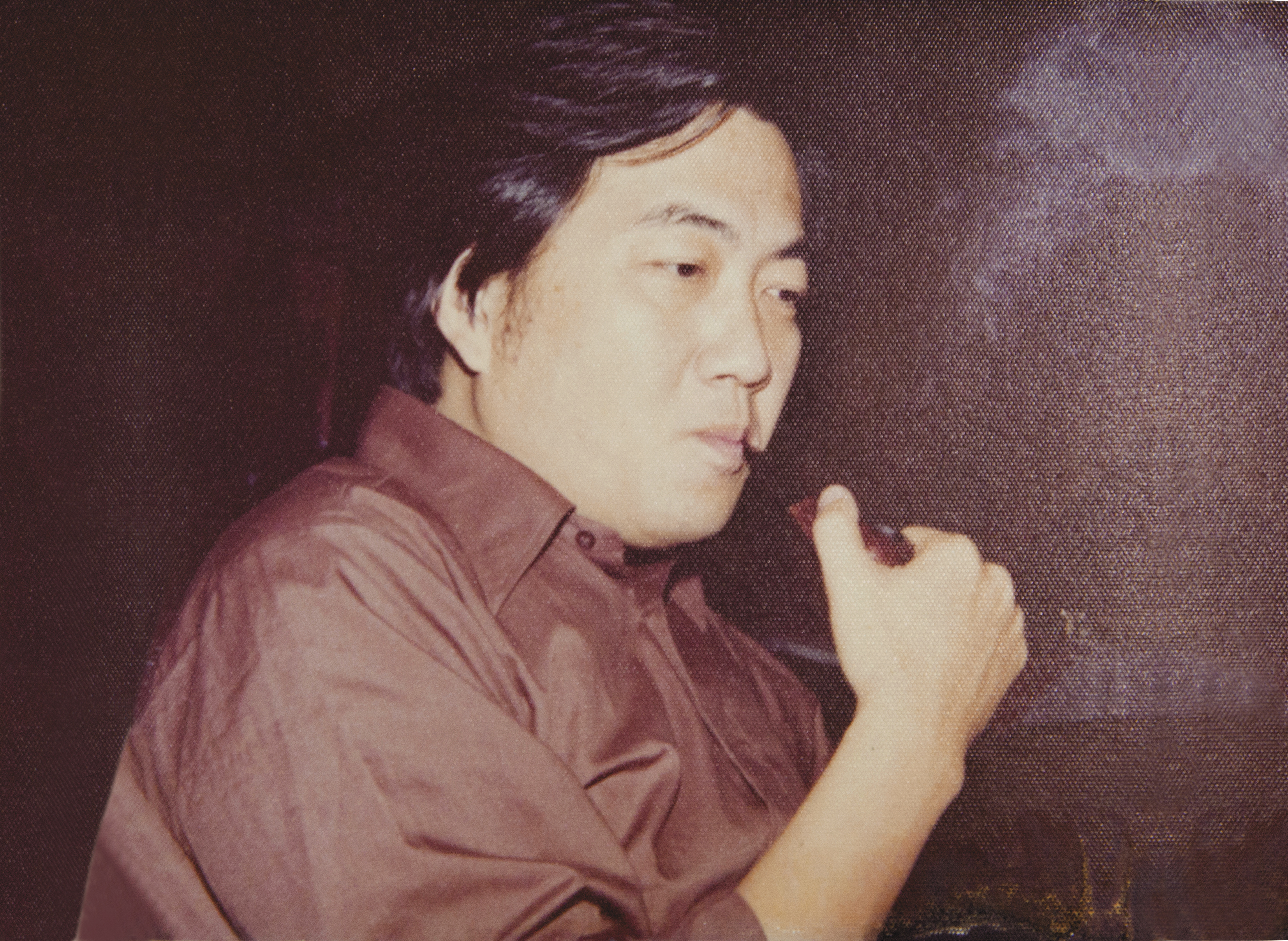 陳映真年輕時高大英俊， 喜抽菸斗。（裴深言提供）