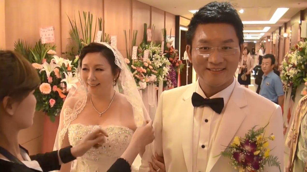 童仲彥和李秀環結婚時的畫面(翻攝自網路)