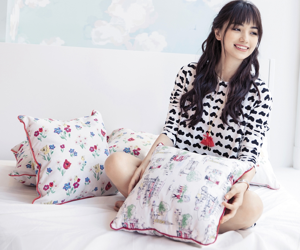 黑嘉嘉，台澳混血，4歲由澳洲回台、6歲開始下棋。