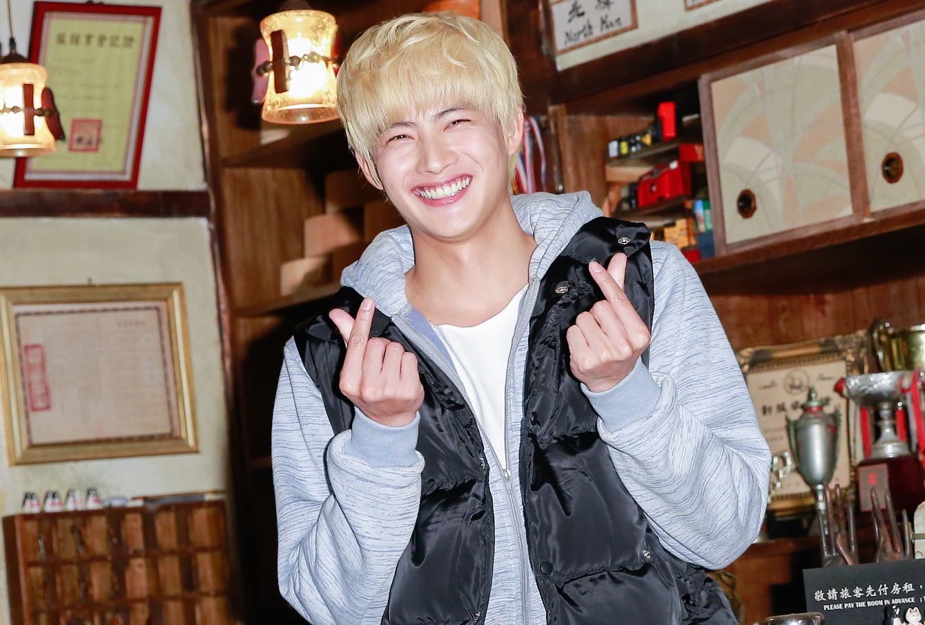 張庭瑚特別染了金髮，在新片《切小金家的旅館》詮釋不良少年。