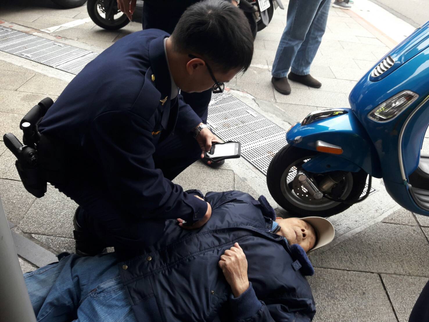 陳姓老翁送醫後並無大礙。