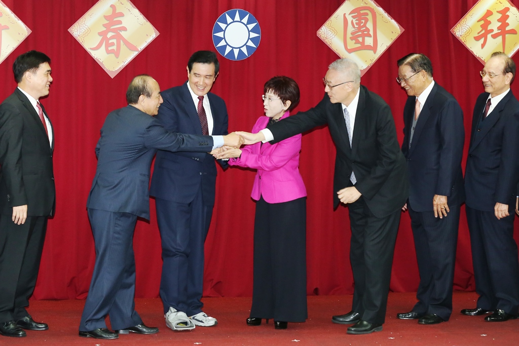 前立法院長王金平是本土票源指標，洪秀柱及吳敦義都尋求爭取支持。圖為國民黨中央新春團拜。