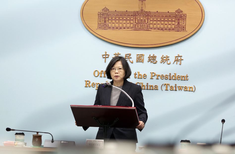 蔡英文曾在就職大典上批評司法體系已失去人民信任，之後又說郭瑤琪案審判不公。圖為蔡主持「司法改革籌備委員會」。總統府提供