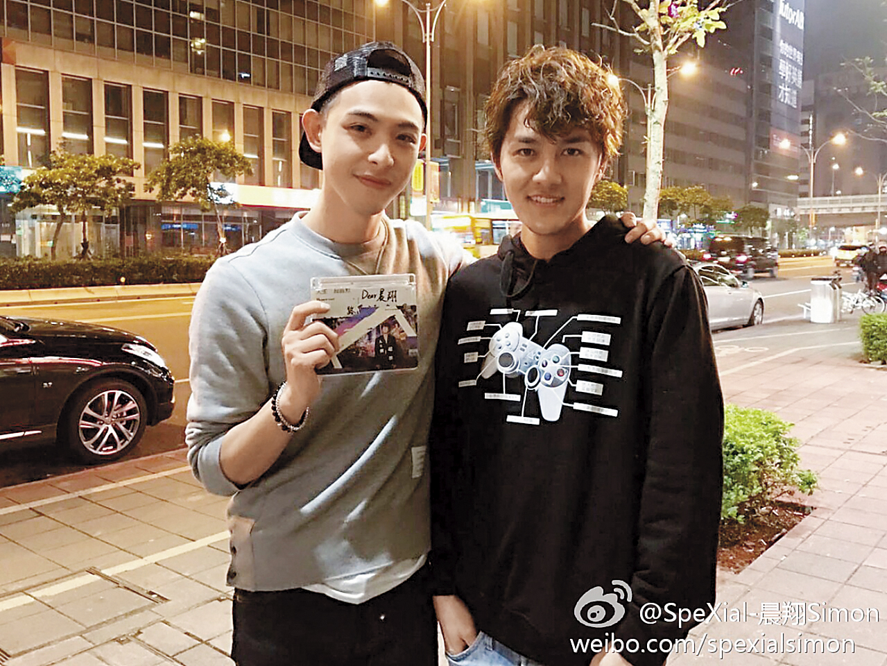 晨翔（左）和吳克群（右）感情很好，他常會向吳克群吐露工作上的煩惱。（翻攝自晨翔微博）