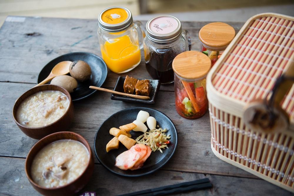 早餐提著走,鹹粥、醃菜叫人難忘。