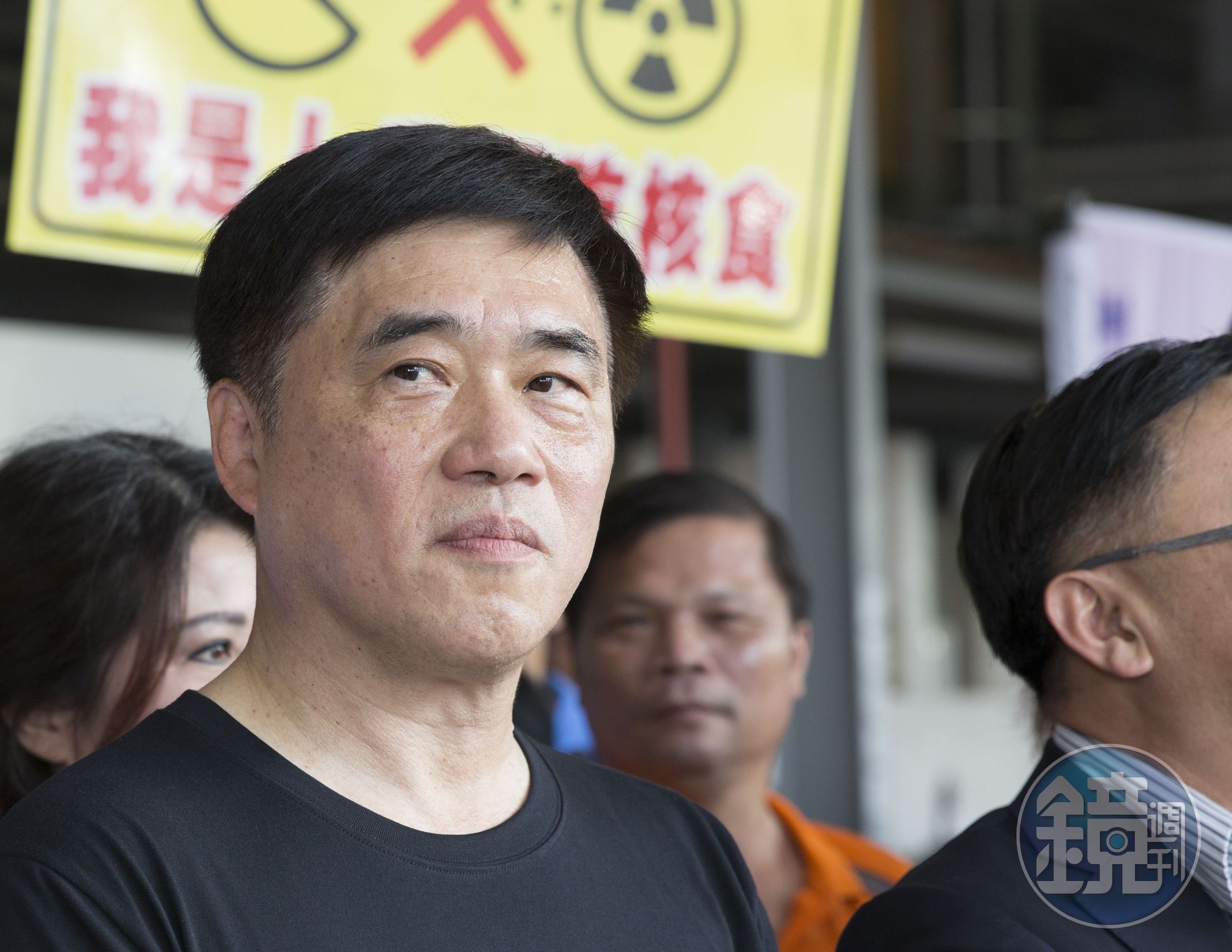 對於黨中央要求黃復興黨代表上繳100份黨主席連署書，副主席郝龍斌聞所未聞，黨中央滑天下之大稽。