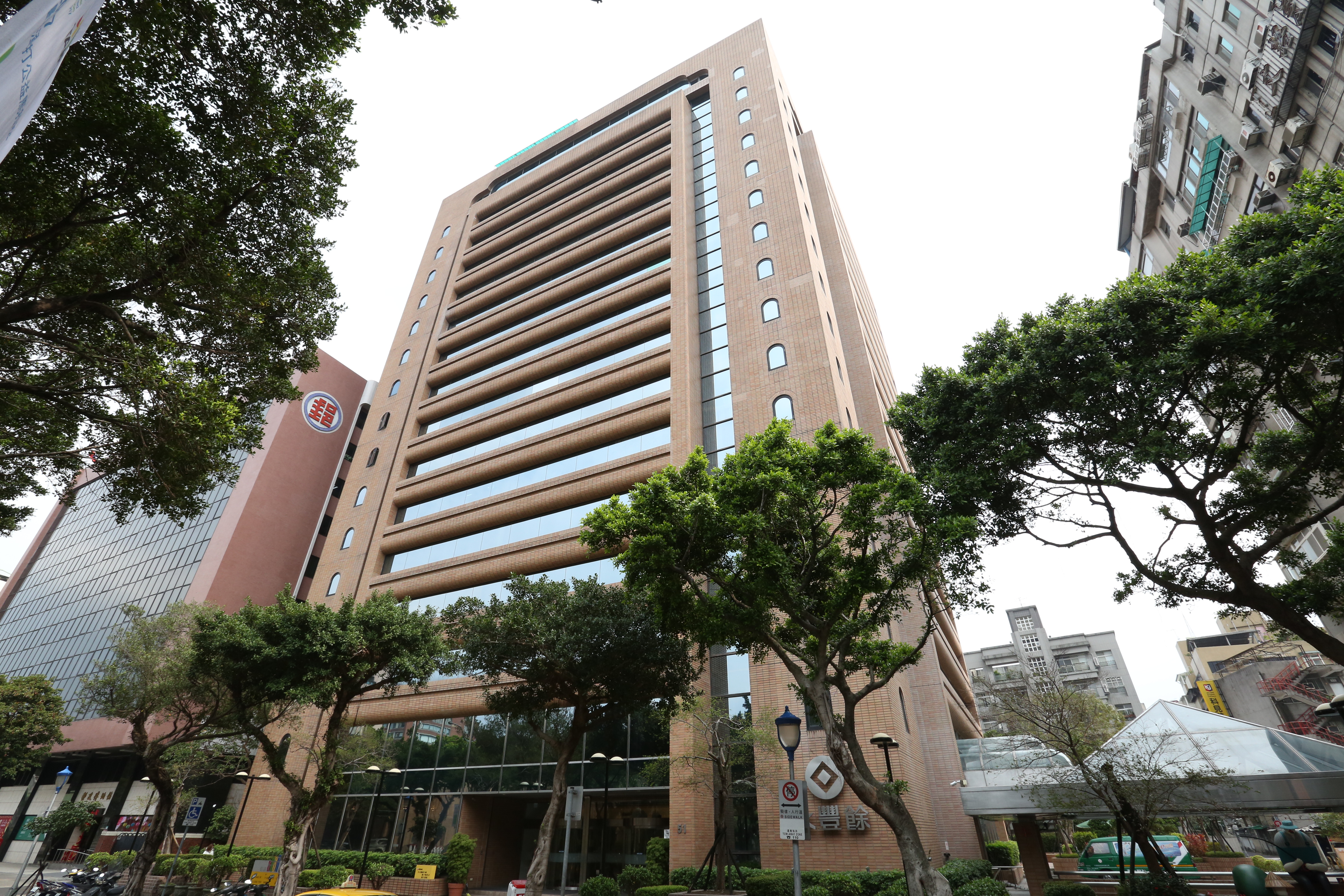 何壽川曾一度想讓太太張杏如接管永豐餘集團，遭到何家內部反對。