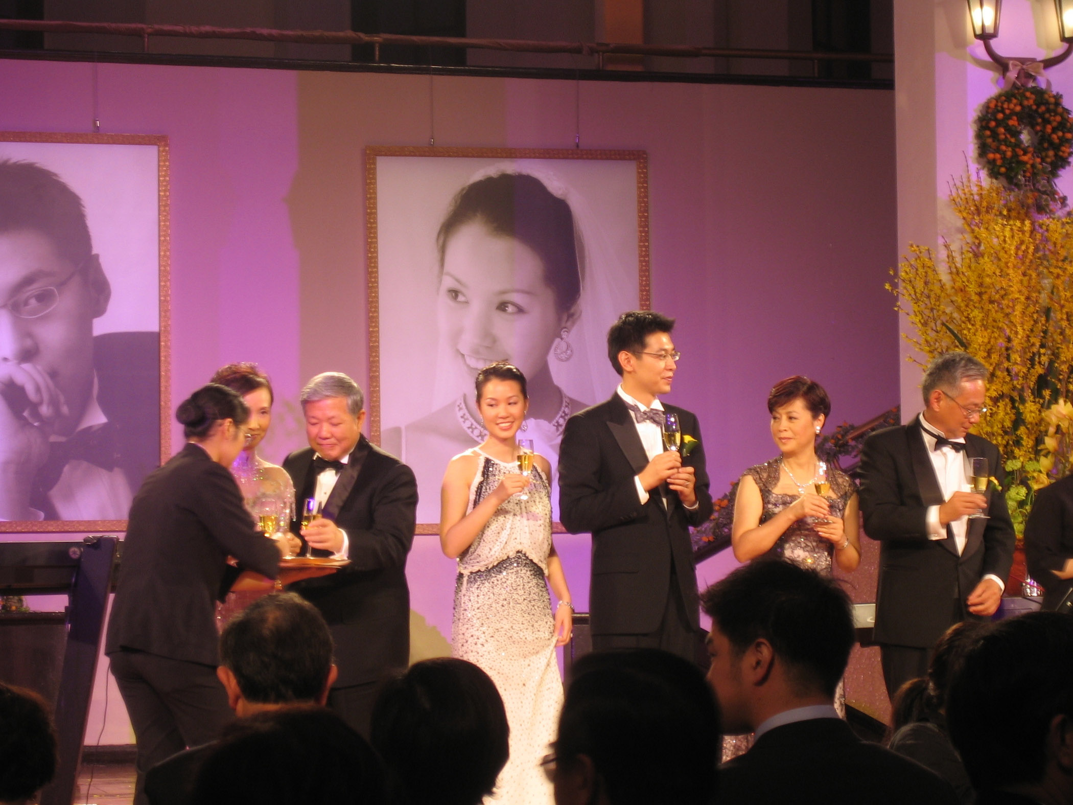 何奕佳和李政昊結婚後，李政昊就進入永豐餘集團工作。