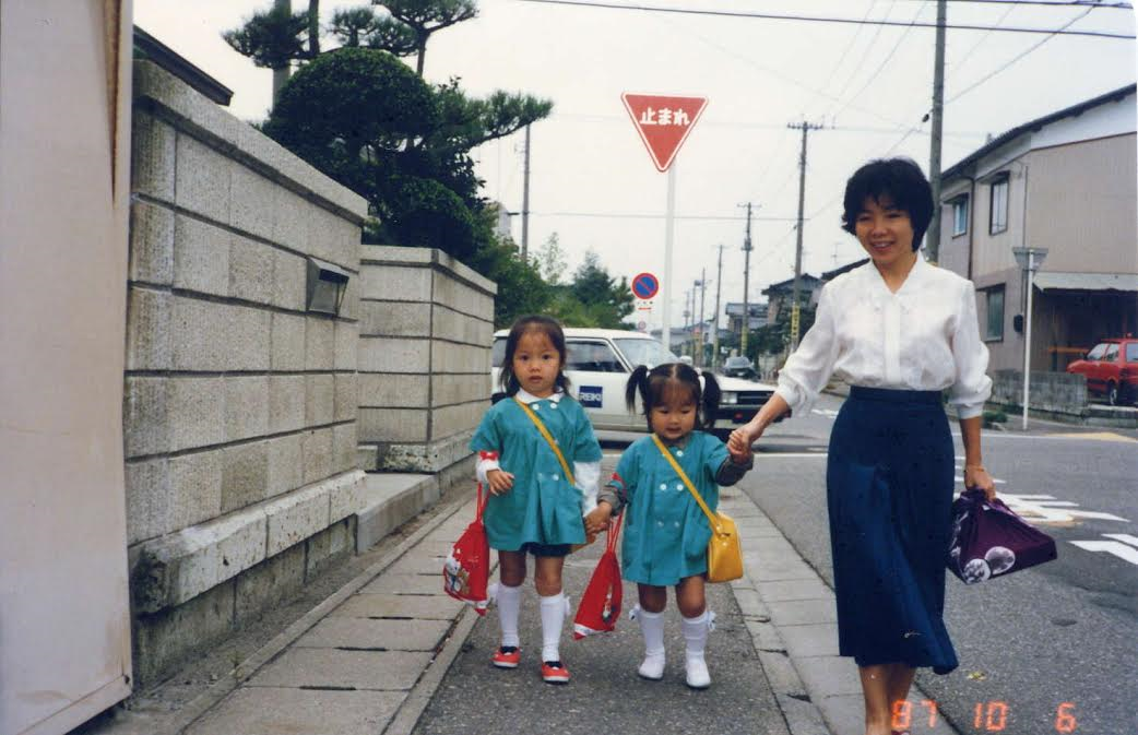 林瓊婉創業後忙於工作,把兩個寶貝女兒託給在日本的父親。(柏諦提供)