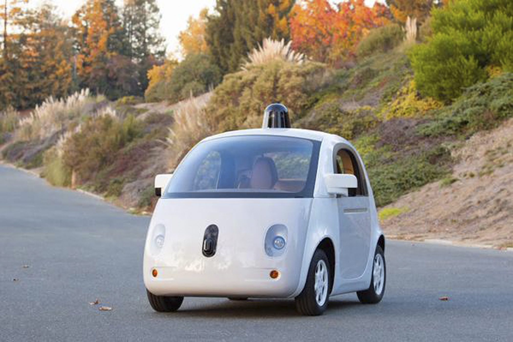 Google在2014年底12月23日消息推出首輛完整的全自動無人駕駛汽車樣車，並開始在加州上路試驗。