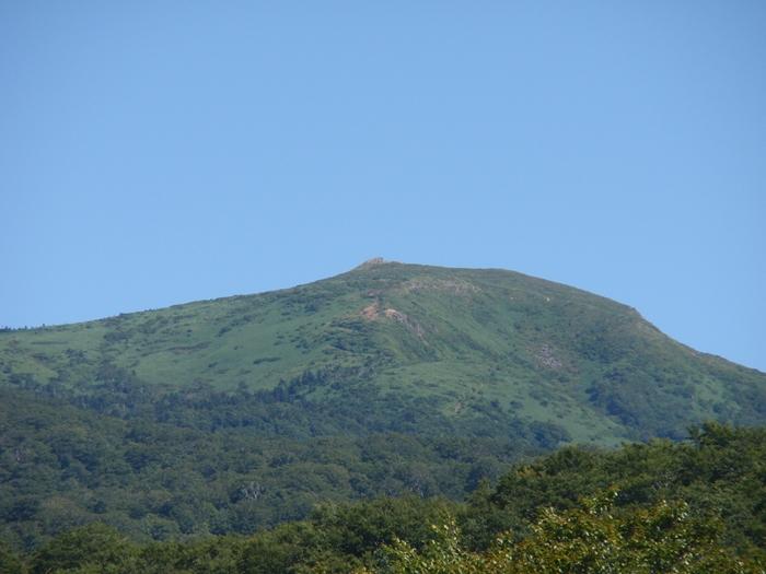 從田澤湖高原看乳頭山。你覺得像嗎？我覺得古人想像力太豐富......（圖／翻攝網路）