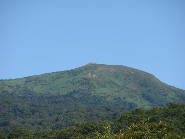 從田澤湖高原看乳頭山。你覺得像嗎？我覺得古人想像力太豐富......（圖／翻攝網路）