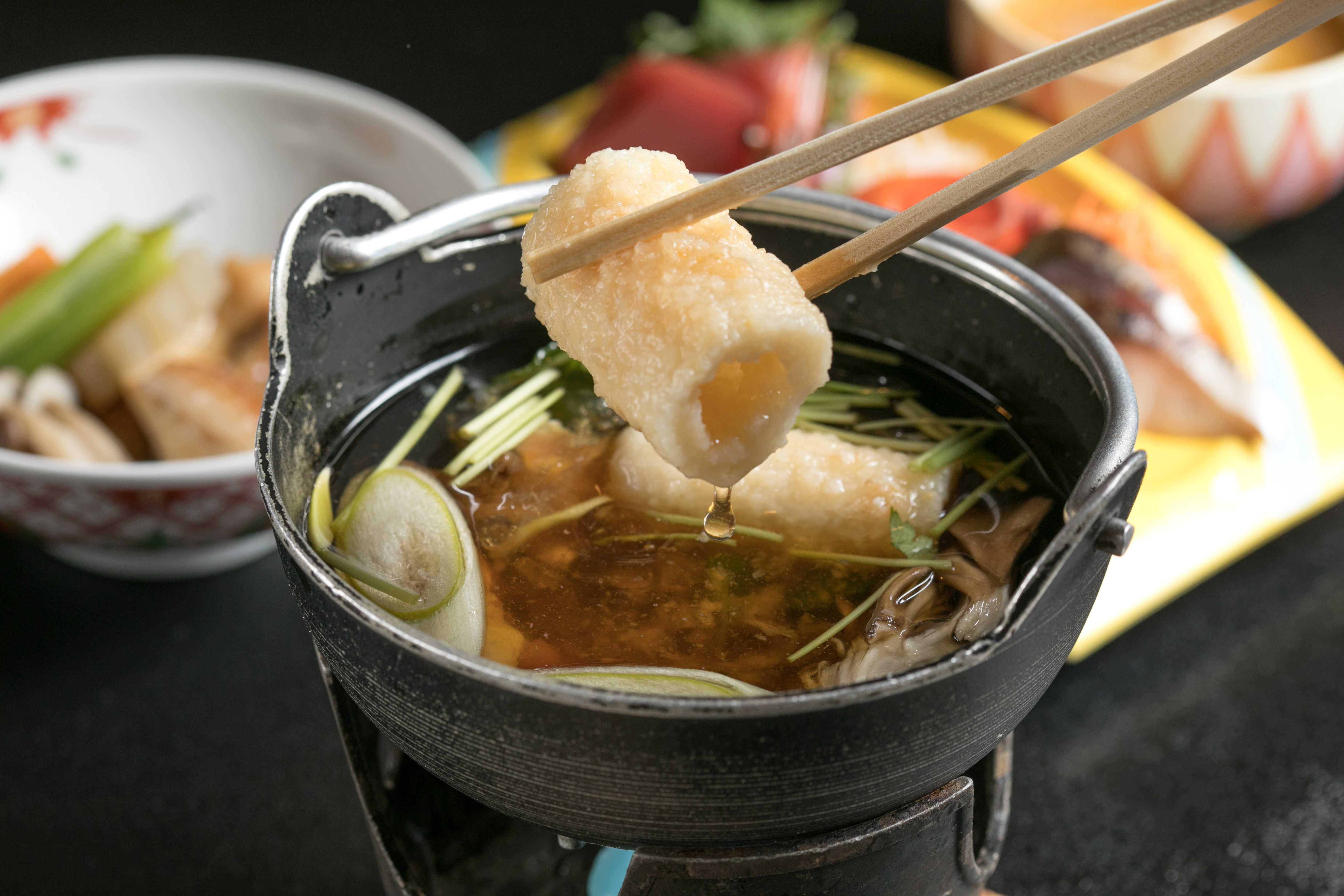 「米棒鍋」是秋田最具知名度的鄉土料理，吸飽高湯的米棒很有飽足感。