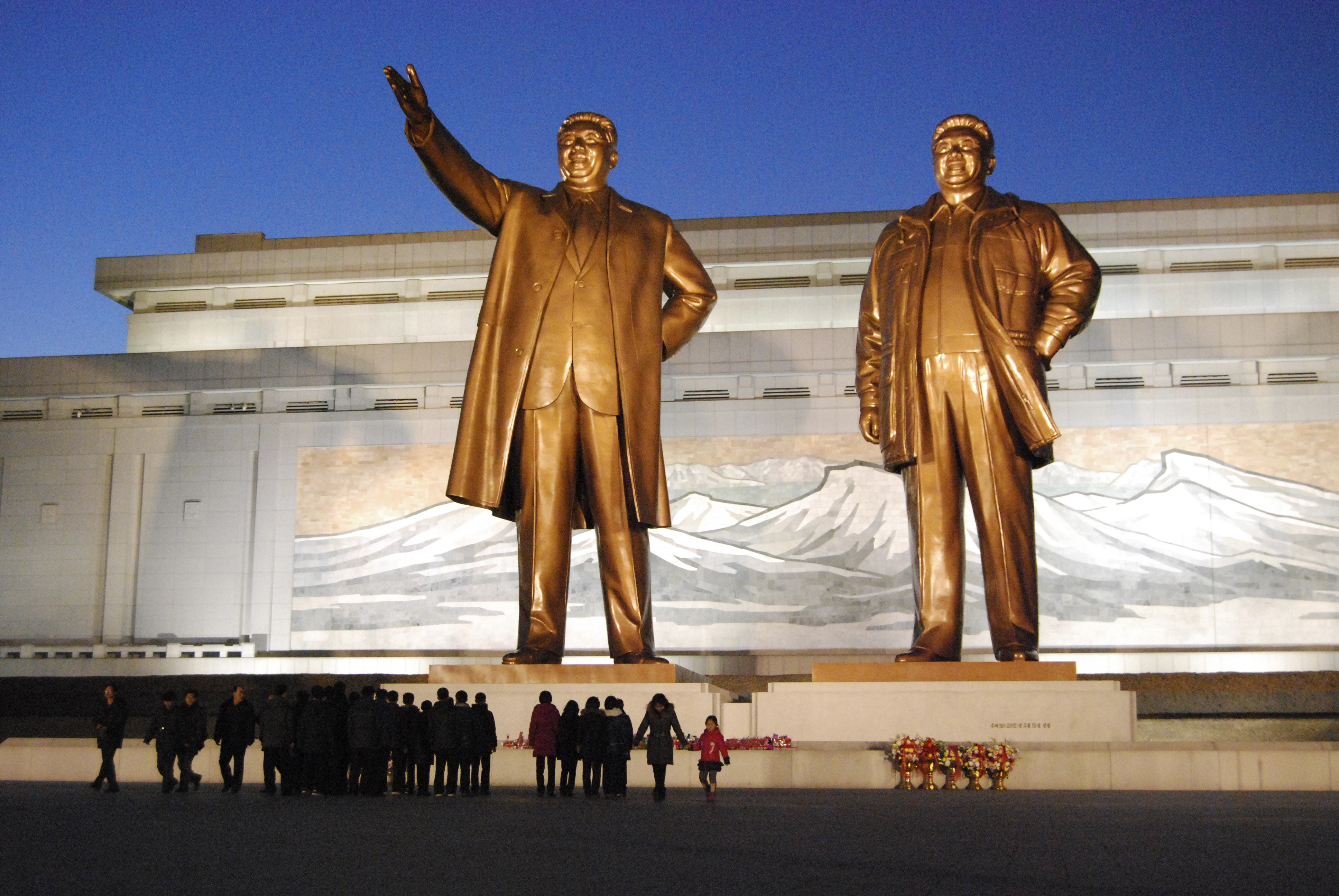 北韓平壤金日成廣場花展，準備迎接2月16日「光明星節」金日成誕辰。（東方IC）