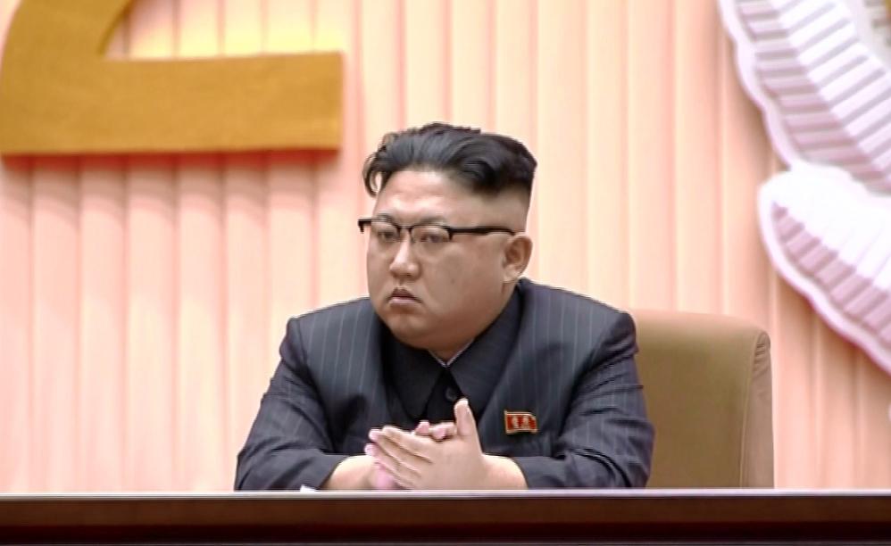 金正男被毒殺隔日,北韓領導人金正恩出席紀念父親金正日75周年冥誕的中央報告大會。