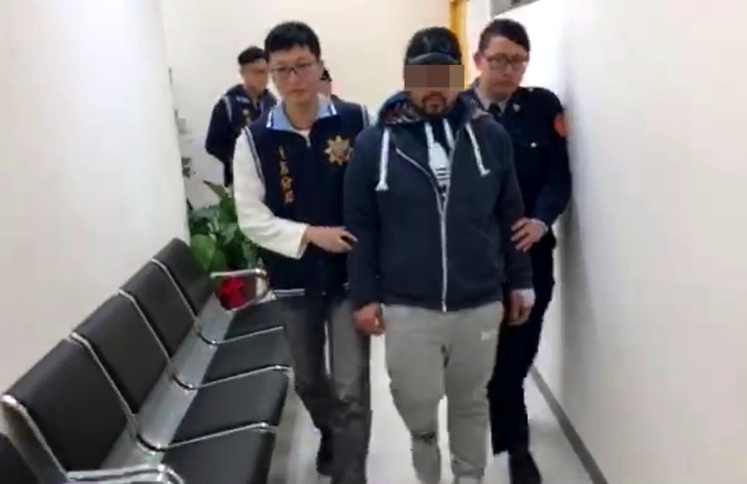 劉女友人不捨劉女因中性外表被歧視，「訓誡」陳男說話要有禮貌。