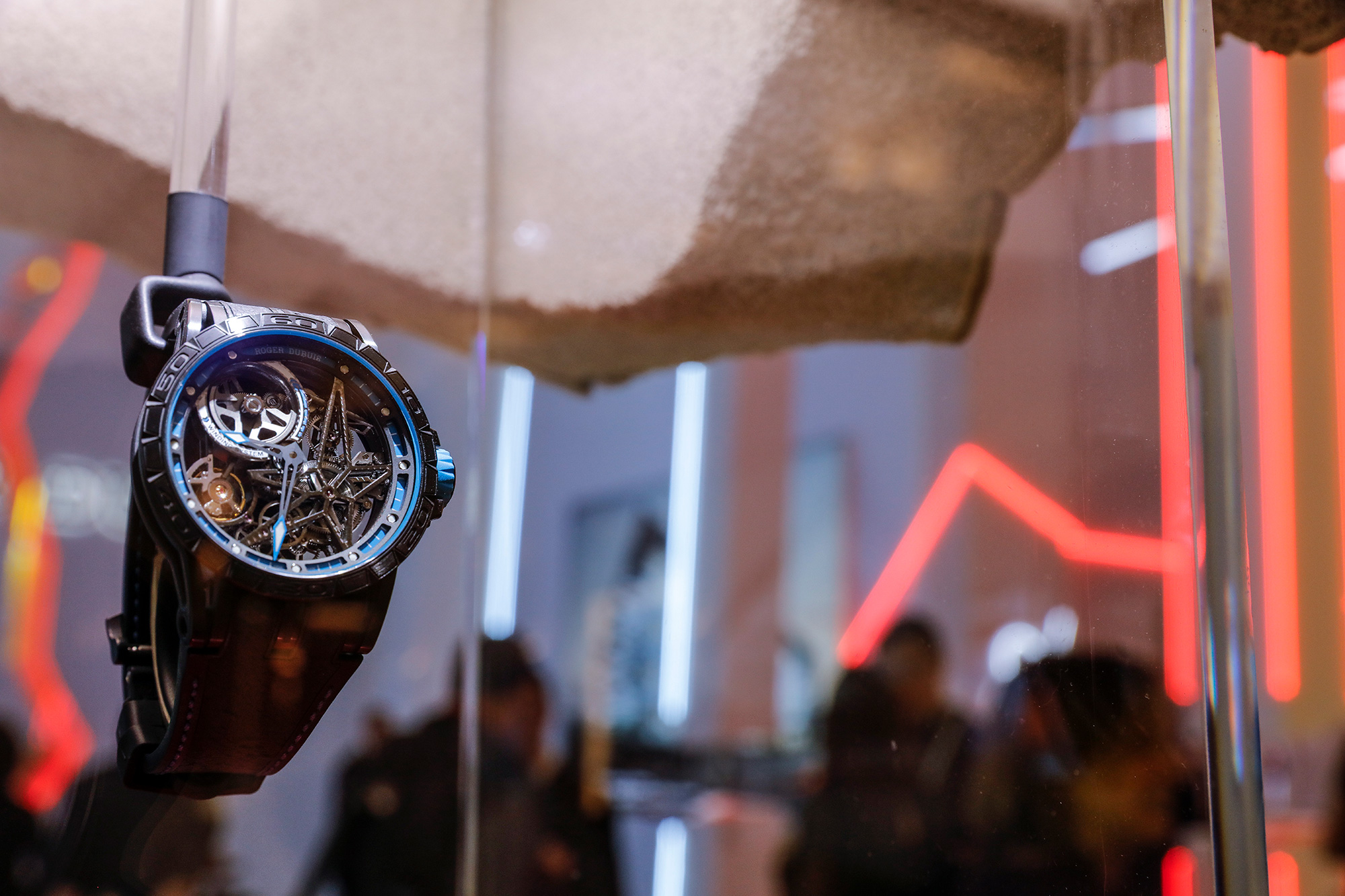 【SIHH2017】什麼合作都不奇怪！羅杰杜彼與倍耐力共推限量錶