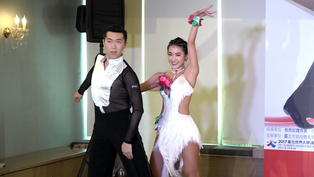 小嫻16日出席世界國標舞大賽賽前記者會。