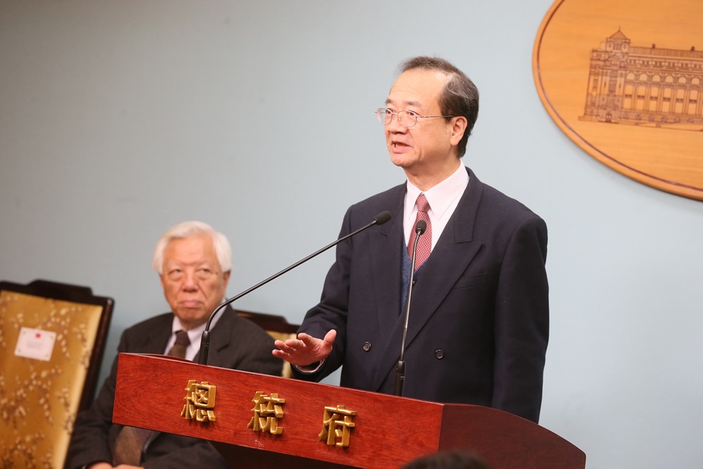 司法院長許宗力發文指出，期望全體法官均因司法改革而重享應有榮耀，並質疑陪審制違憲。