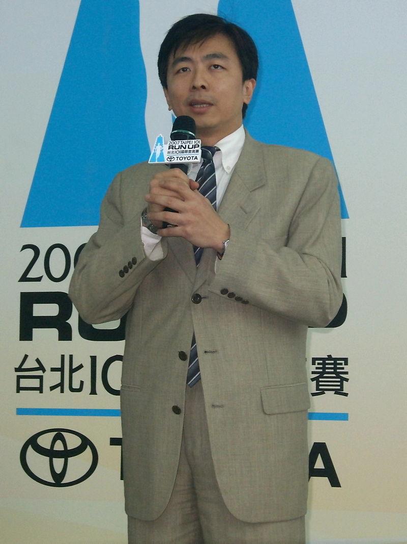 和許金龍頗有交情的前文建會主委、雲朗觀光集團總經理盛治仁也是磁力線上的董事。(取自維基百科)